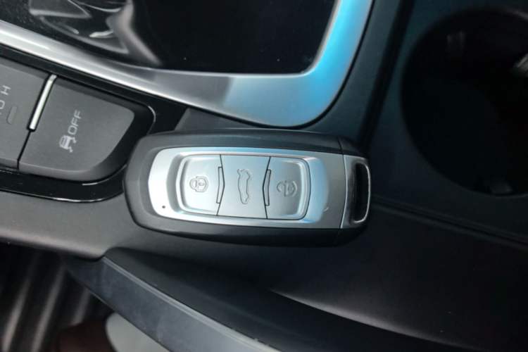 Used Geely Auto Emgrand X7 Sport 2022 1.8TD DCT Zhiya Trim Vehicle Key