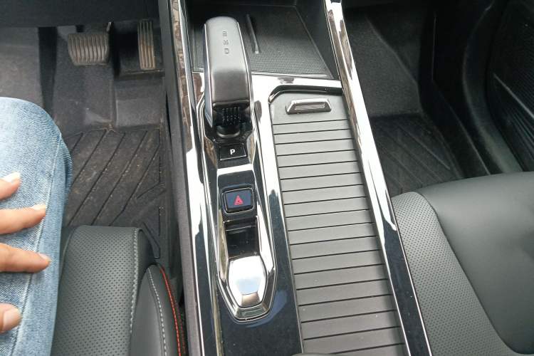 Used Geely Auto Emgrand X7 Sport 2023 Boyue COOL 1.5TD Smart Connect+ Gear Lever