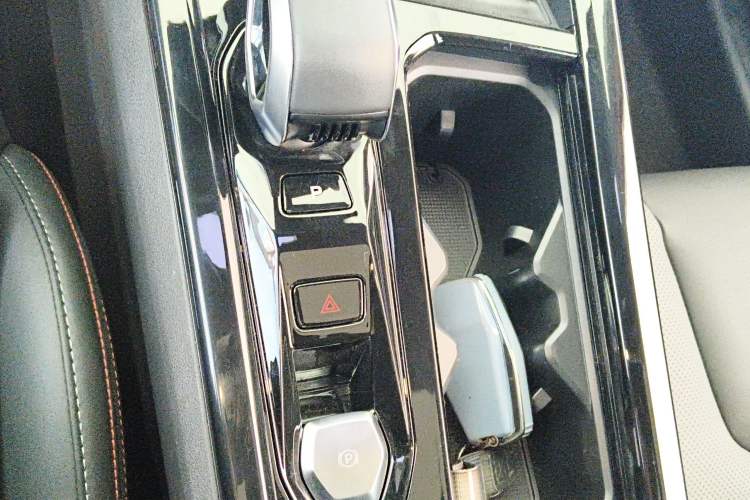 Used Geely Auto Emgrand X7 Sport 2023 Boyue COOL 1.5TD Smart Connectivity Model Gear Lever