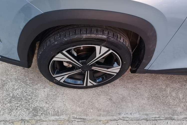 Used Geely Auto Emgrand X7 Sport 2023 Boyue COOL 1.5TD ZhiZun Edition Left Front Wheel Hub