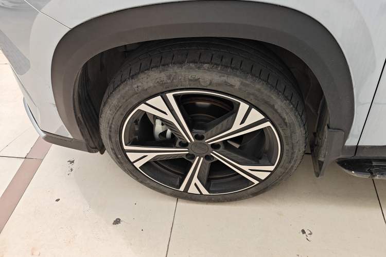 Used Geely Auto Emgrand X7 Sport 2023 Boyue COOL 1.5TD ZhiZun Edition Left Front Wheel Hub