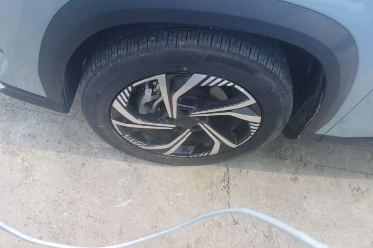 Used Geely Auto Emgrand X7 Sport 2023 Boyue COOL 1.5TD Smart Connect+ Left Front Wheel Hub