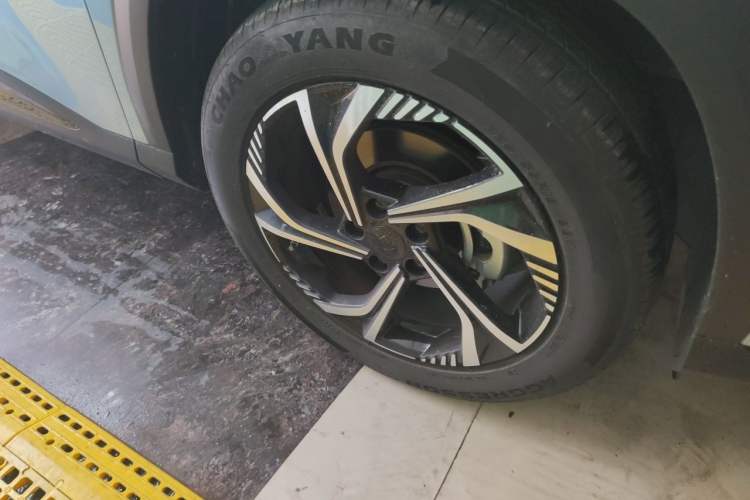 Used Geely Auto Emgrand X7 Sport 2023 Boyue COOL 1.5TD Smart Connect+ Right Front Wheel Hub