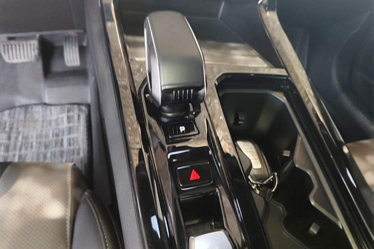 Used Geely Auto Emgrand X7 Sport 2023 Boyue COOL 1.5TD Smart Connect+ Gear Lever
