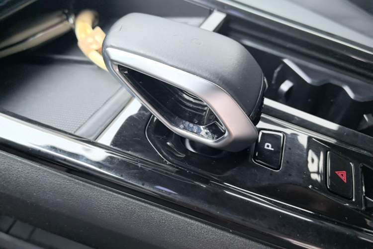 Used Geely Auto Emgrand X7 Sport 2023 Boyue COOL 1.5TD Smart Model Gear Lever