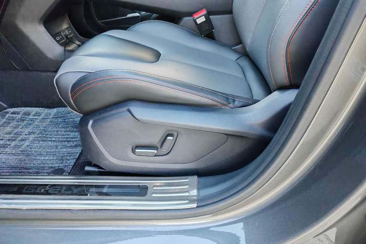 Used Geely Auto Emgrand X7 Sport 2023 Boyue COOL 1.5TD Smart Connect+ Left Front Seat