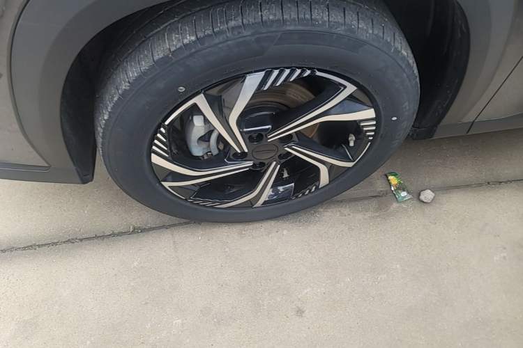 Used Geely Auto Emgrand X7 Sport 2023 Boyue COOL 1.5TD Smart Model Left Front Wheel Hub