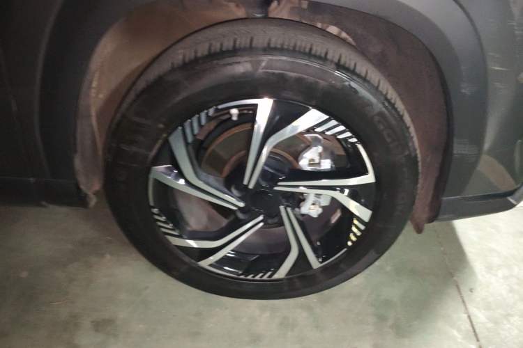 Used Geely Auto Emgrand X7 Sport 2023 Boyue COOL 1.5TD Smart Connect+ Right Front Wheel Hub