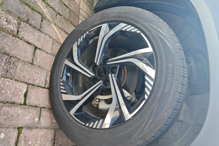 Used Geely Auto Emgrand X7 Sport 2023 Boyue COOL 1.5TD Smart Connectivity Model Right Front Wheel Hub