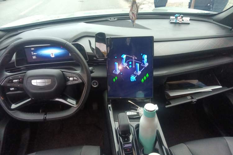 Used Geely Auto Emgrand X7 Sport 2023 Boyue COOL 1.5TD Smart Model Center Console