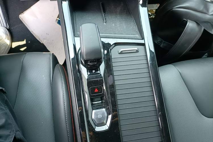 Used Geely Auto Emgrand X7 Sport 2023 Boyue COOL 1.5TD Smart Connectivity Model Gear Lever