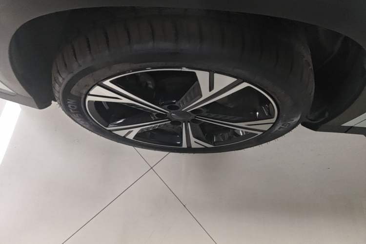 Used Geely Auto Emgrand X7 Sport 2023 Boyue COOL 1.5TD ZhiZun Edition Left Front Wheel Hub