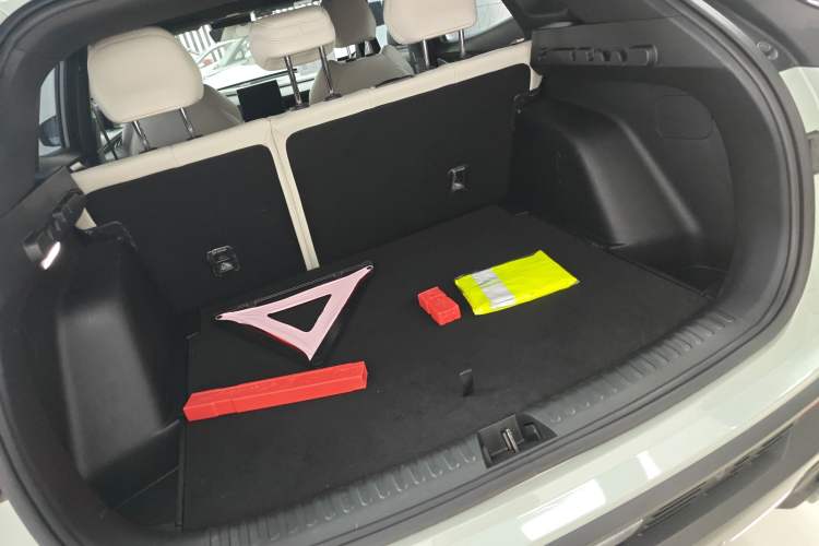 Used Geely Auto Emgrand X7 Sport 2023 Boyue COOL 1.5TD ZhiZun Edition Trunk
