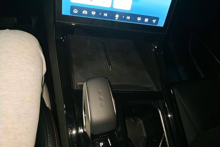 Used Geely Auto Emgrand X7 Sport 2023 Boyue COOL 1.5TD Smart Connectivity Model Gear Lever