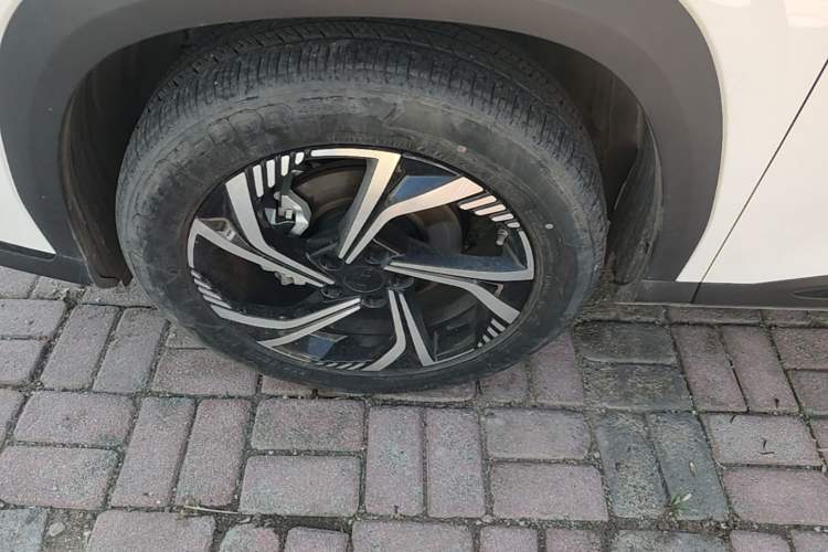 Used Geely Auto Emgrand X7 Sport 2023 Boyue COOL 1.5TD Smart Connect+ Left Front Wheel Hub