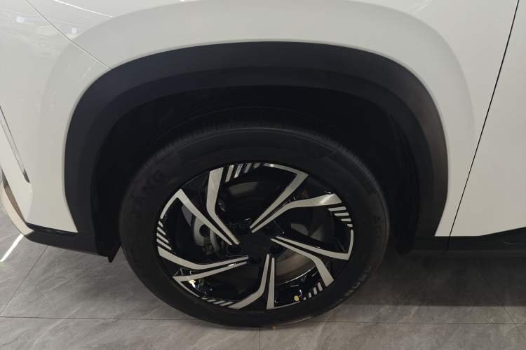 Used Geely Auto Emgrand X7 Sport 2023 Boyue COOL 1.5TD Smart Connect+ Left Front Wheel Hub