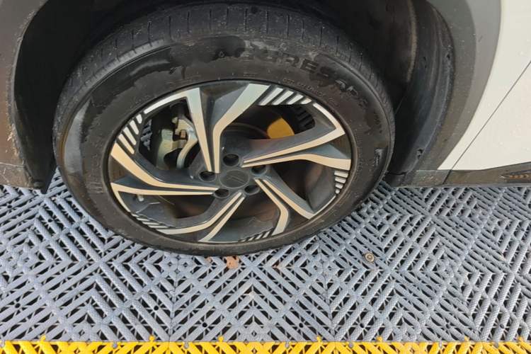 Used Geely Auto Emgrand X7 Sport 2023 Boyue COOL 1.5TD Smart Connect+ Left Front Wheel Hub