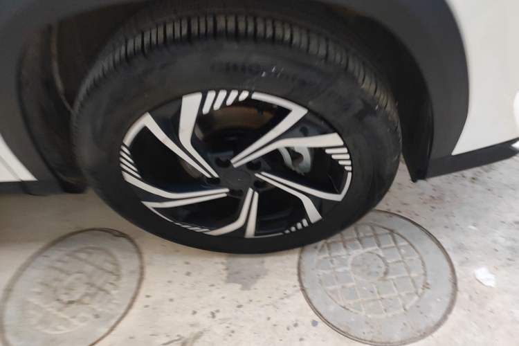 Used Geely Auto Emgrand X7 Sport 2023 Boyue COOL 1.5TD Smart Connectivity Model Right Front Wheel Hub