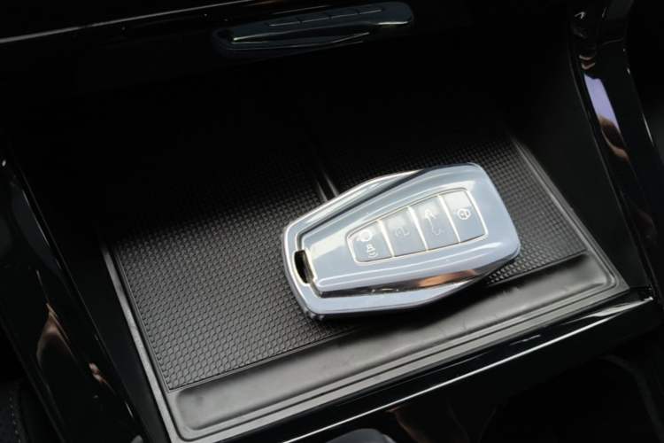Used Geely Auto Emgrand X7 Sport 2023 Boyue COOL 1.5TD Smart Connect+ Vehicle Key