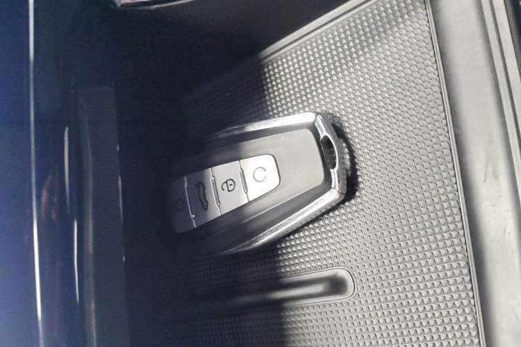 Used Geely Auto Emgrand X7 Sport 2023 Boyue COOL 1.5TD Smart Connect+ Vehicle Key