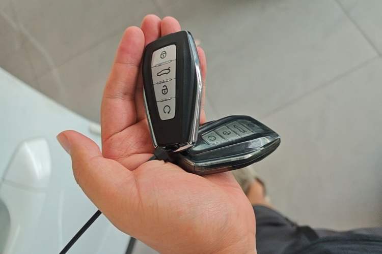 Used Geely Auto Emgrand X7 Sport 2023 Boyue COOL 1.5TD Smart Connect+ Vehicle Key