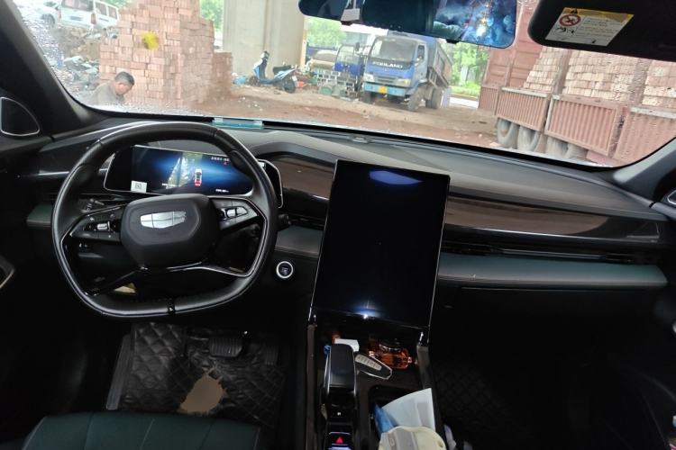 Used Geely Auto Emgrand X7 Sport 2024 1.5TD Smart Connect+ Center Console