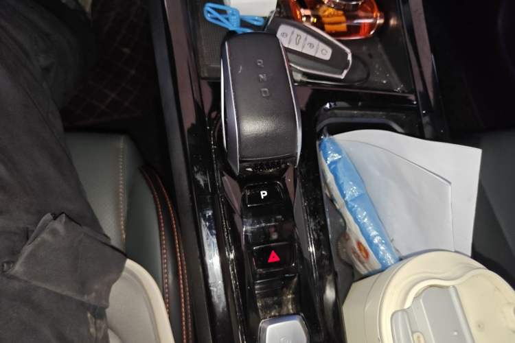 Used Geely Auto Emgrand X7 Sport 2024 1.5TD Smart Connect+ Gear Lever