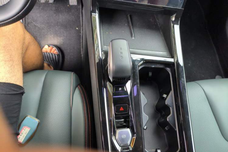Used Geely Auto Emgrand X7 Sport 2024 1.5TD Smart Connect+ Gear Lever
