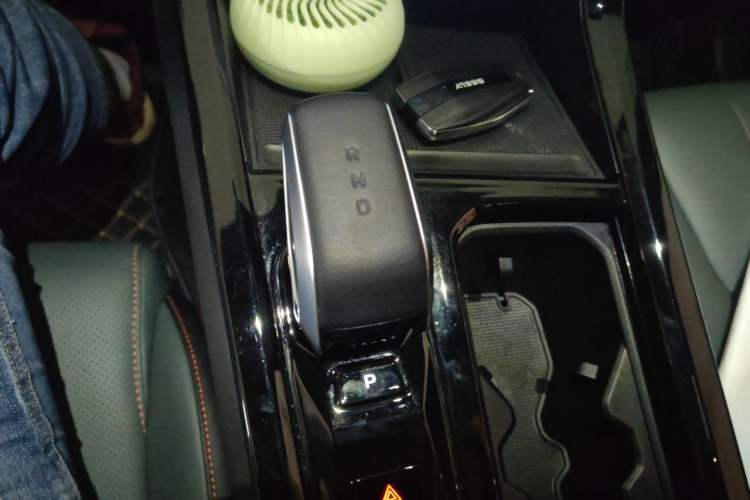 Used Geely Auto Emgrand X7 Sport 2024 1.5TD Dragon Edition Gear Lever