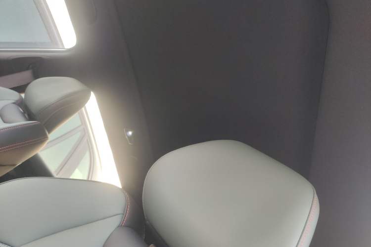 Used Geely Auto Emgrand X7 Sport 2024 1.5TD Smart Connect+ Headliner