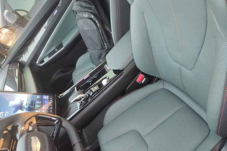 Used Geely Auto Emgrand X7 Sport 2024 1.5TD Smart Connect+ Left Front Seat