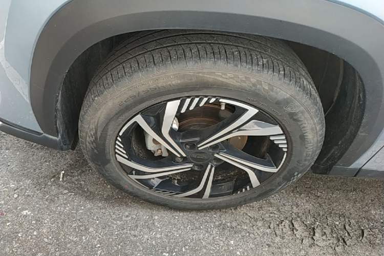 Used Geely Auto Emgrand X7 Sport 2024 1.5TD Smart Connect+ Left Front Wheel Hub