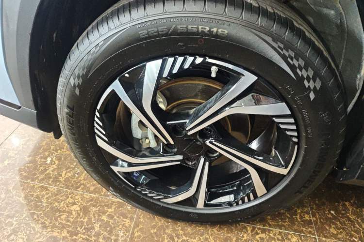 Used Geely Auto Emgrand X7 Sport 2024 1.5TD Smart Connect+ Left Front Wheel Hub