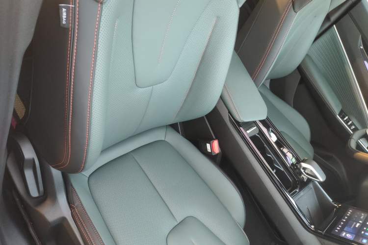 Used Geely Auto Emgrand X7 Sport 2024 1.5TD Smart Connect+ Right Front Seat
