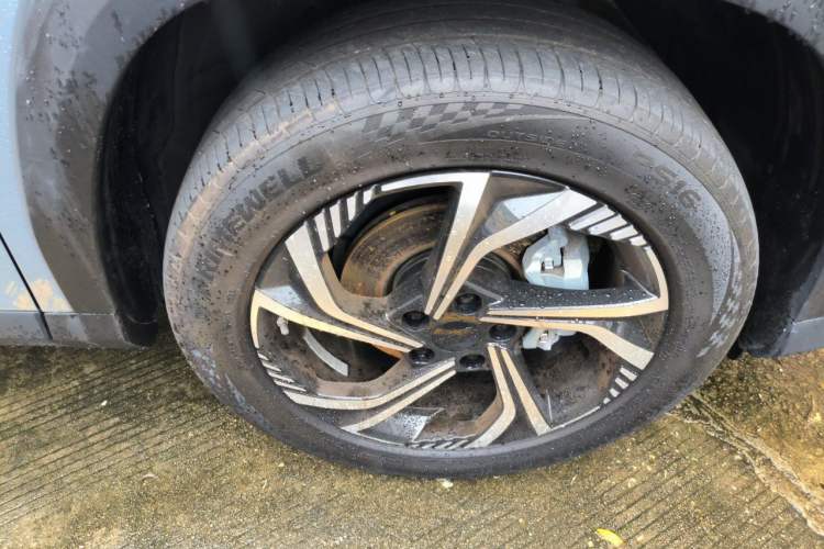 Used Geely Auto Emgrand X7 Sport 2024 1.5TD Smart Connect+ Right Front Wheel Hub