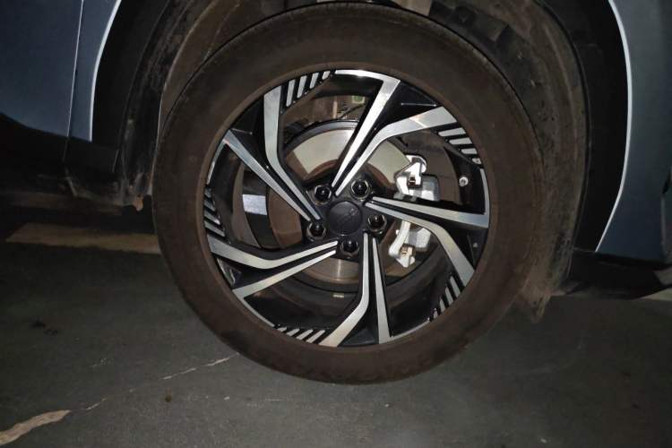 Used Geely Auto Emgrand X7 Sport 2024 1.5TD Dragon Edition Right Front Wheel Hub