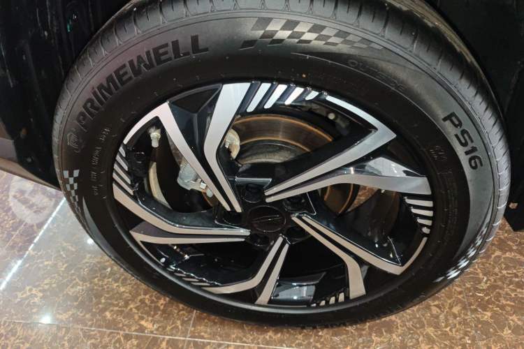 Used Geely Auto Emgrand X7 Sport 2024 1.5TD Smart Connect+ Right Rear Wheel Hub