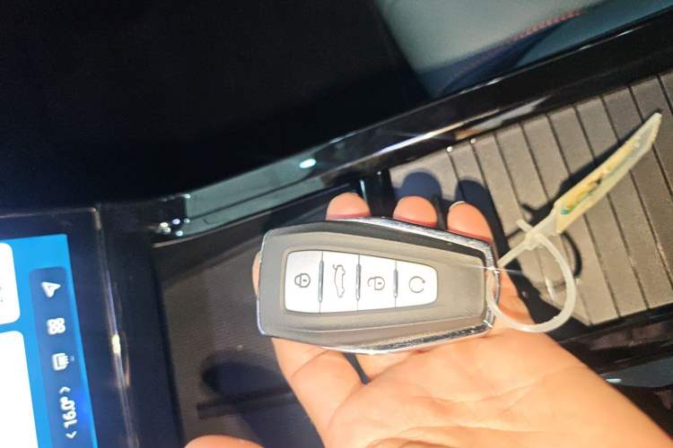 Used Geely Auto Emgrand X7 Sport 2024 1.5TD Smart Connect+ Vehicle Key