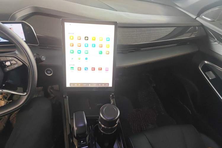 Used Geely Auto Emgrand X7 Sport 2024 1.5TD Smart Connect+ Audio And AC Panel
