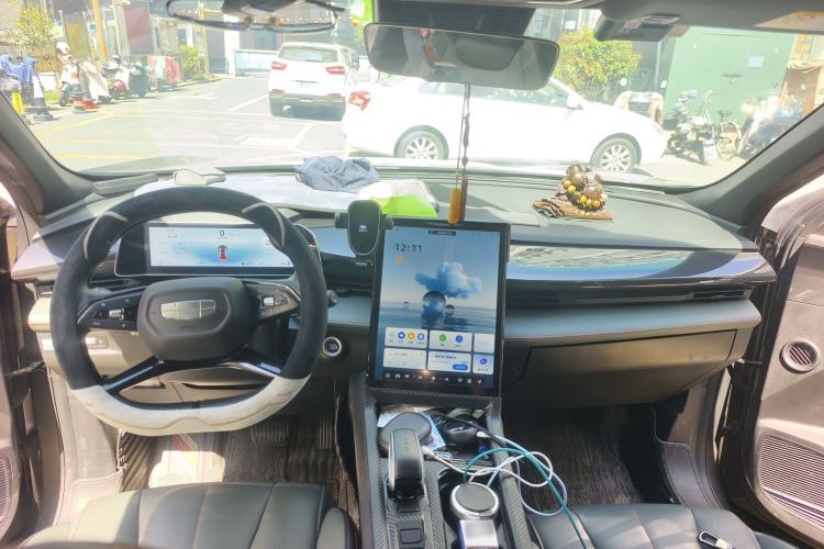 Used Geely Auto Emgrand X7 Sport 2024 1.5TD Smart Connect+ Center Console