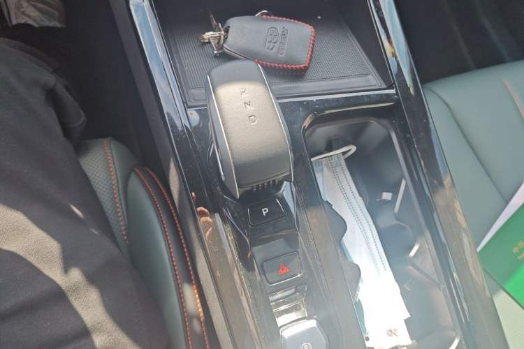Used Geely Auto Emgrand X7 Sport 2024 1.5TD Smart Connect+ Gear Lever