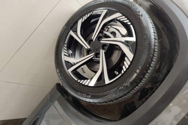 Used Geely Auto Emgrand X7 Sport 2024 1.5TD Dragon Edition Left Front Wheel Hub