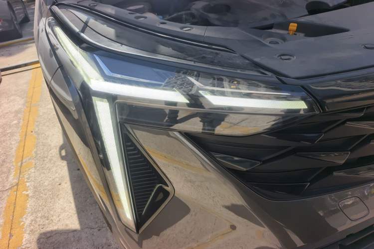Used Geely Auto Emgrand X7 Sport 2024 1.5TD Smart Connect+ Right Front Headlight