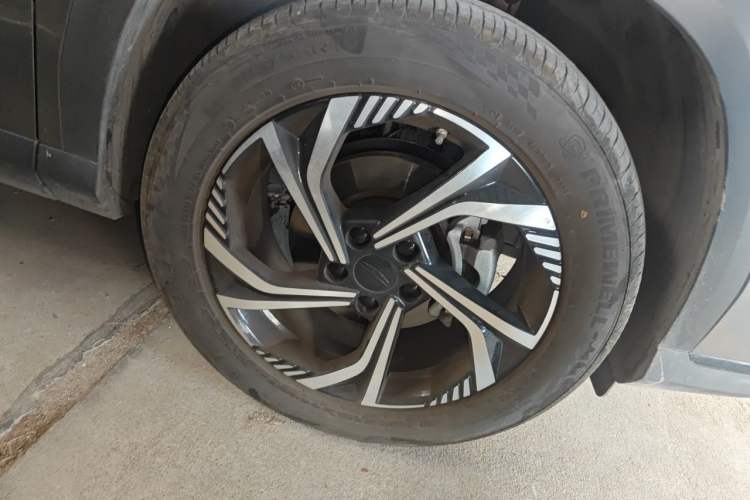 Used Geely Auto Emgrand X7 Sport 2024 1.5TD Smart Connect+ Right Front Wheel Hub