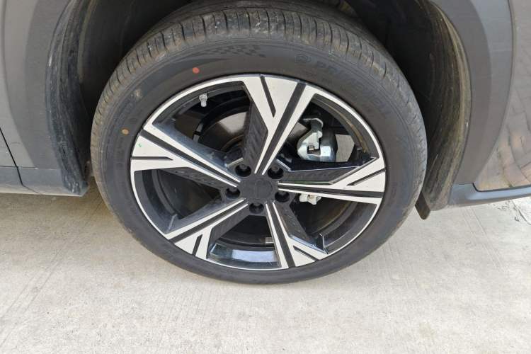 Used Geely Auto Emgrand X7 Sport 2024 1.5TD Prestige Edition Right Front Wheel Hub