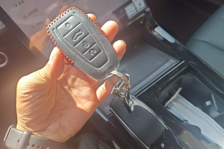 Used Geely Auto Emgrand X7 Sport 2024 1.5TD Smart Connect+ Vehicle Key