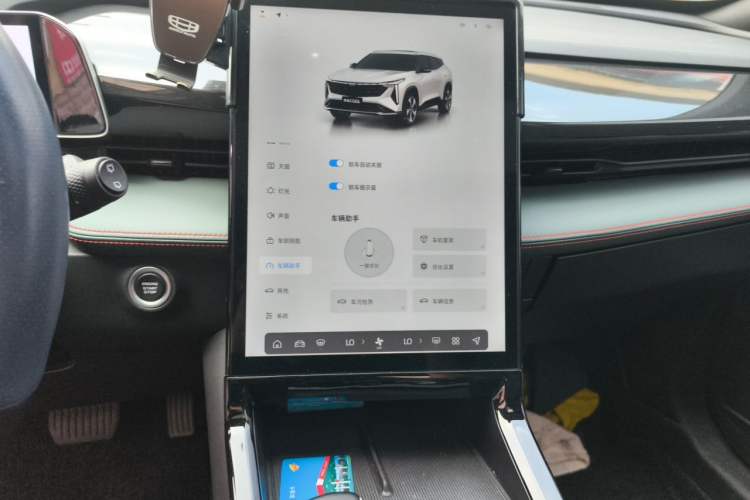Used Geely Auto Emgrand X7 Sport 2024 1.5TD Smart Connect+ Audio And AC Panel