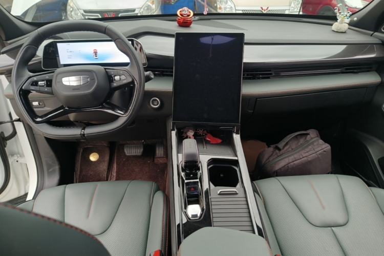Used Geely Auto Emgrand X7 Sport 2024 1.5TD Smart Connect+ Center Console