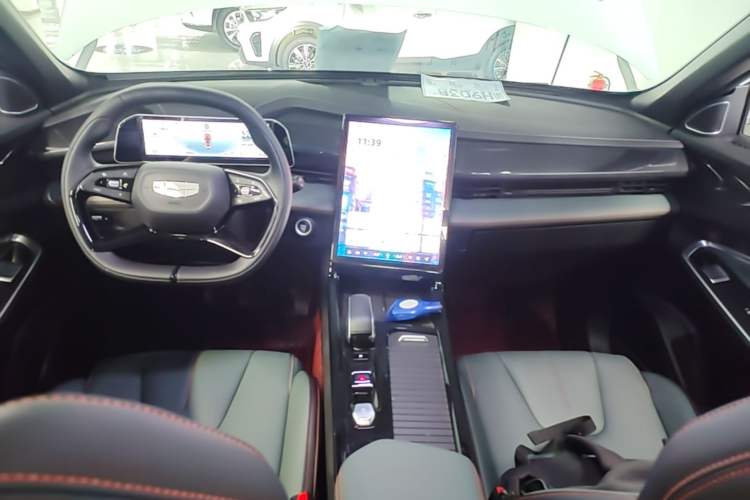 Used Geely Auto Emgrand X7 Sport 2024 1.5TD Smart Connect+ Center Console