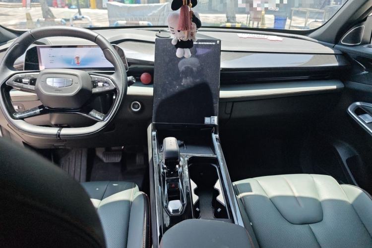 Used Geely Auto Emgrand X7 Sport 2024 1.5TD Smart Connect+ Center Console